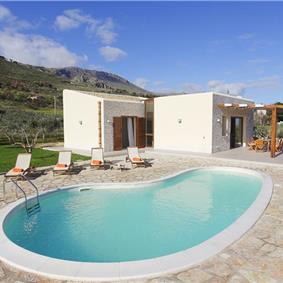 2 bedroom villa with pool and jacuzzi in Scopello, sleeps 6